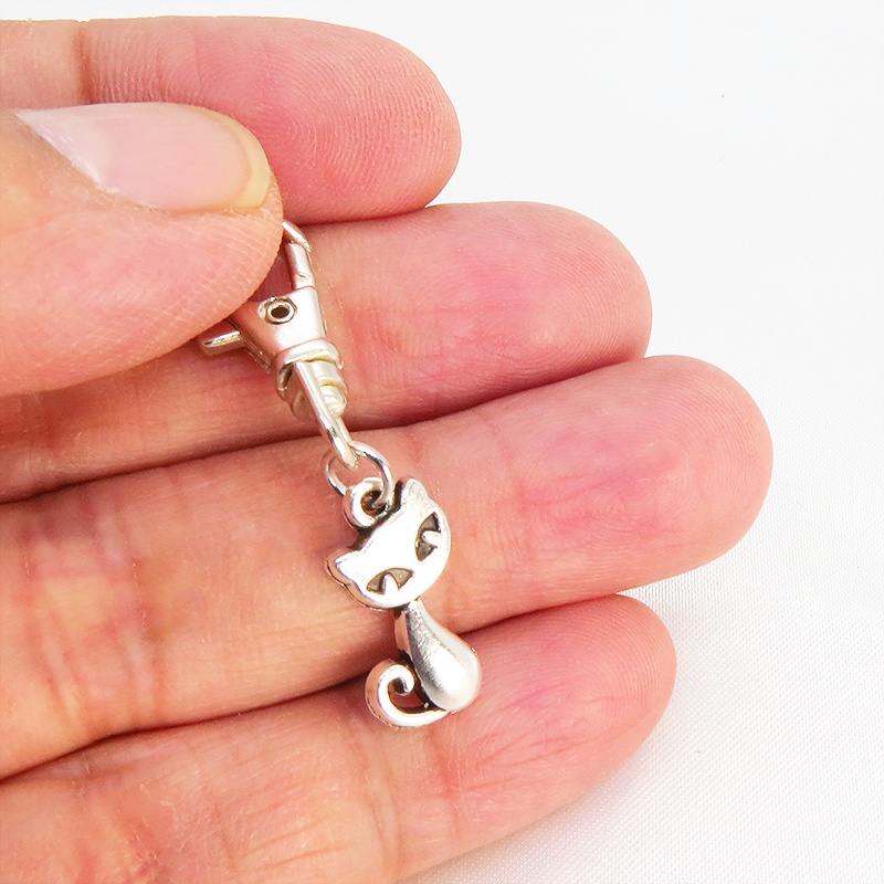アンティークシルバー 可愛い猫のファスナーチャーム キーホルダー バッグチャーム 金具変更可