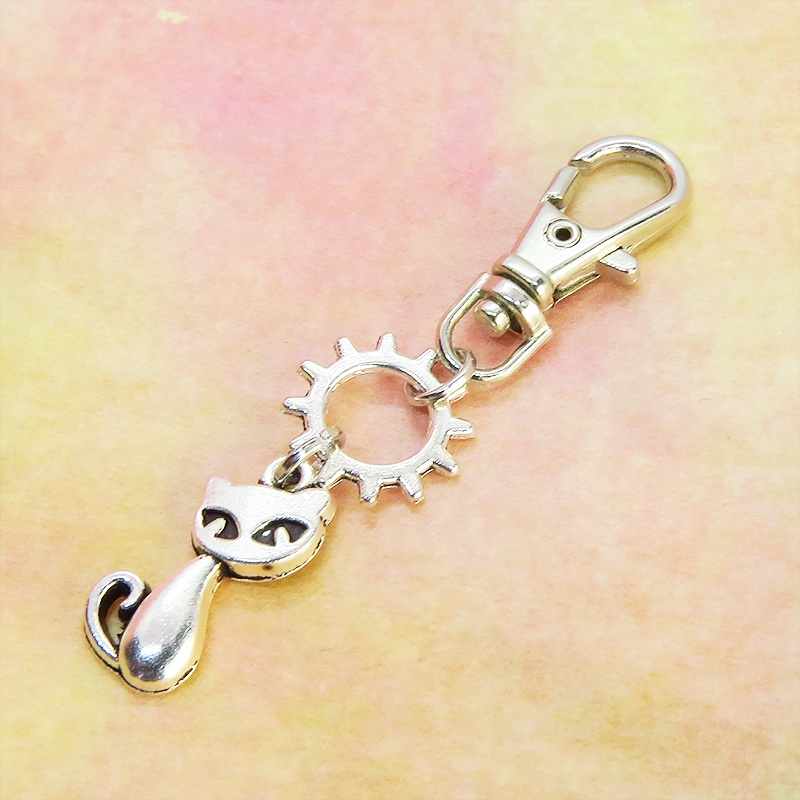 アンティークシルバー 猫と歯車のコンパクトなファスナーチャーム キーホルダー バッグチャーム スチームパンク風