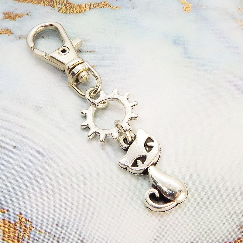 アンティークシルバー 猫と歯車のコンパクトなファスナーチャーム キーホルダー バッグチャーム スチームパンク風