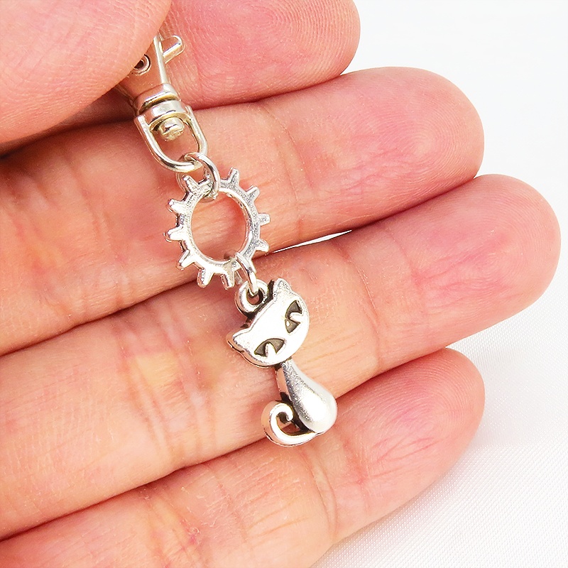 アンティークシルバー 猫と歯車のコンパクトなファスナーチャーム キーホルダー バッグチャーム スチームパンク風