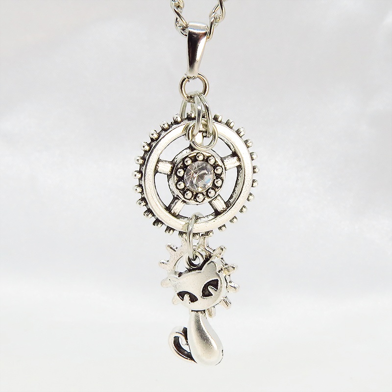 アンティークシルバ スチームパンク風の猫と歯車を組合せたコンパクトなネックレス スワロフスキー 長さ調整可 アジャスター可 SV925可