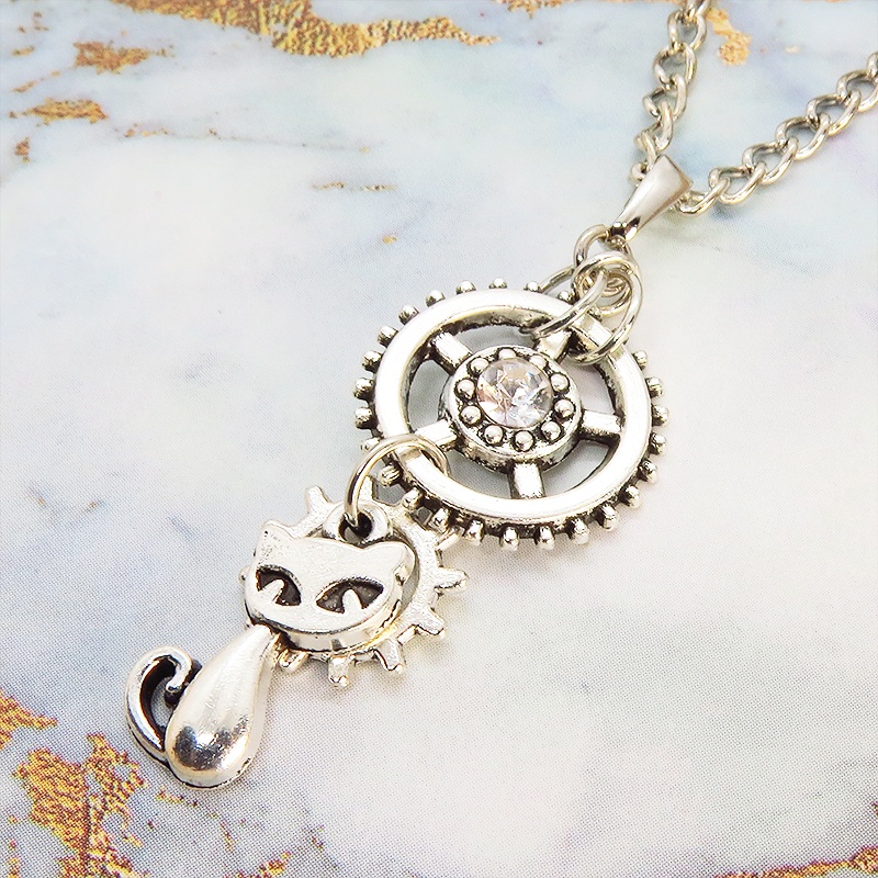 アンティークシルバ スチームパンク風の猫と歯車を組合せたコンパクトなネックレス スワロフスキー 長さ調整可 アジャスター可 SV925可