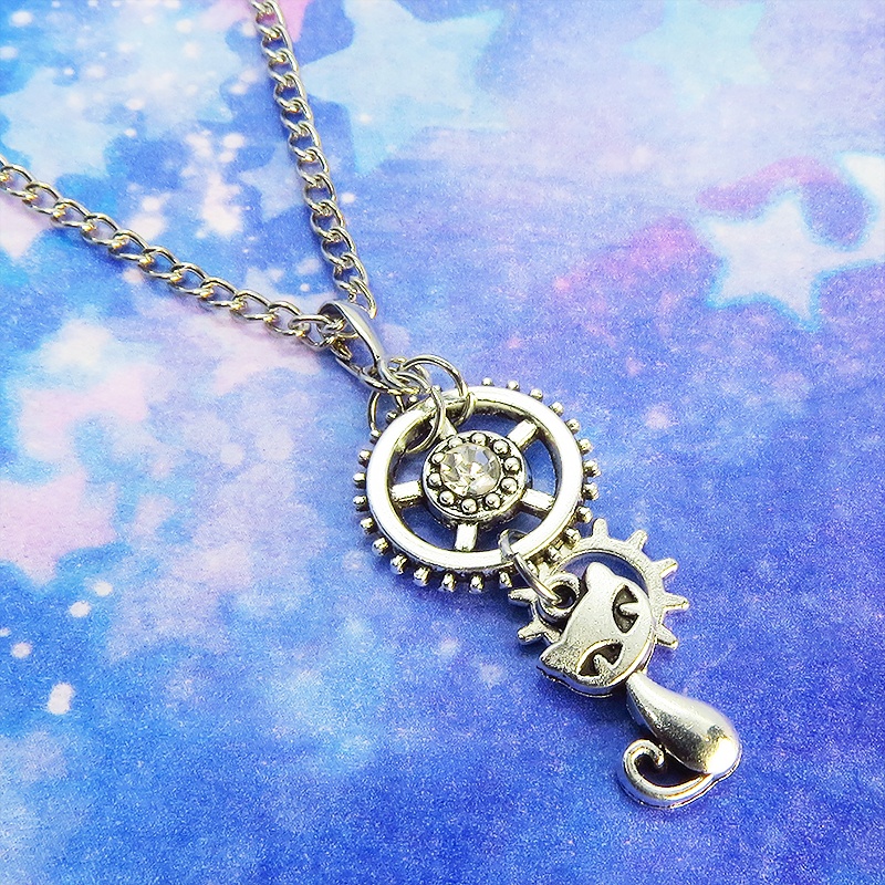 アンティークシルバ スチームパンク風の猫と歯車を組合せたコンパクトなネックレス スワロフスキー 長さ調整可 アジャスター可 SV925可
