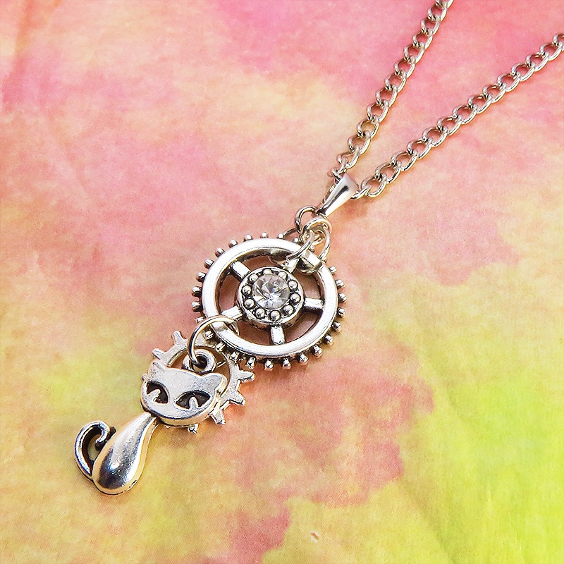 アンティークシルバ スチームパンク風の猫と歯車を組合せたコンパクトなネックレス スワロフスキー 長さ調整可 アジャスター可 SV925可