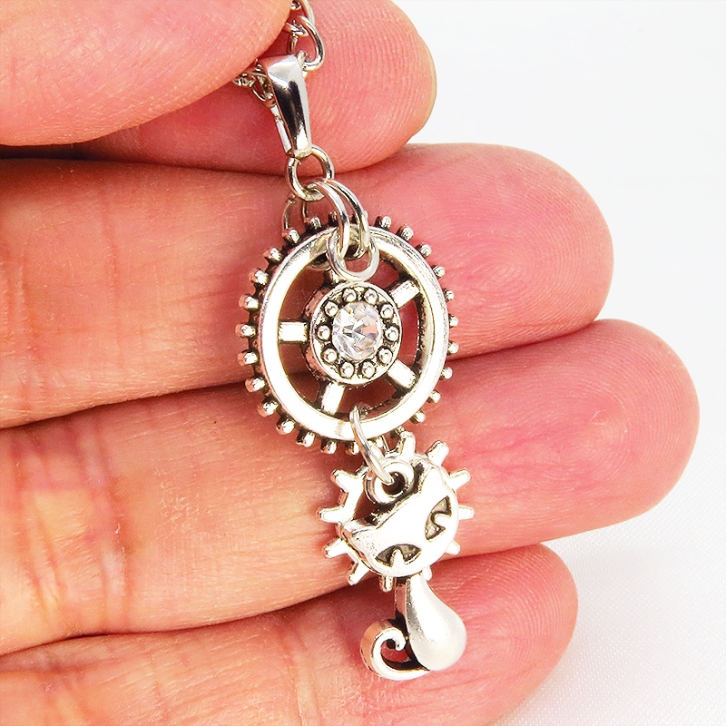 アンティークシルバ スチームパンク風の猫と歯車を組合せたコンパクトなネックレス スワロフスキー 長さ調整可 アジャスター可 SV925可