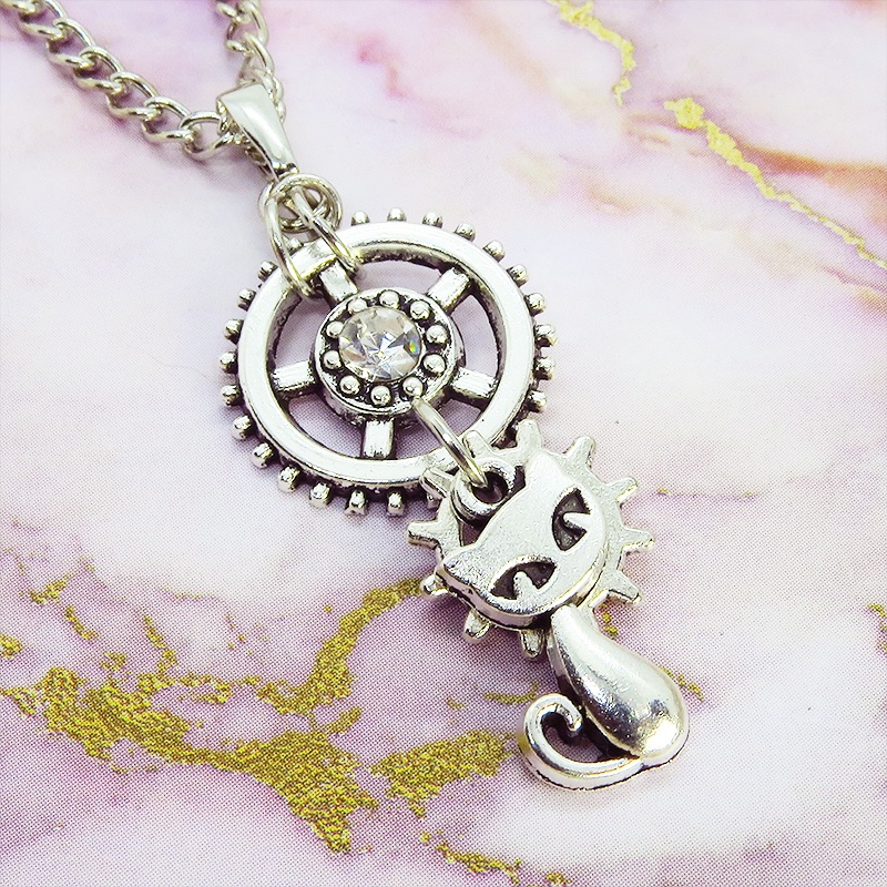 アンティークシルバ スチームパンク風の猫と歯車を組合せたコンパクトなネックレス スワロフスキー 長さ調整可 アジャスター可 SV925可