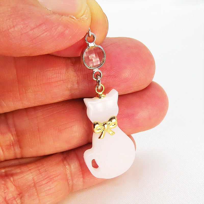 白猫シルエットモチーフとラインストーン(クリア)の大人可愛いピアス サージカル可