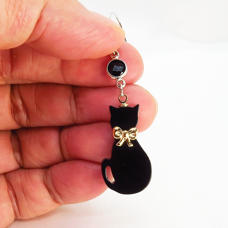 黒猫シルエットモチーフとラインストーン(ブラック)の大人可愛いピアス サージカル可