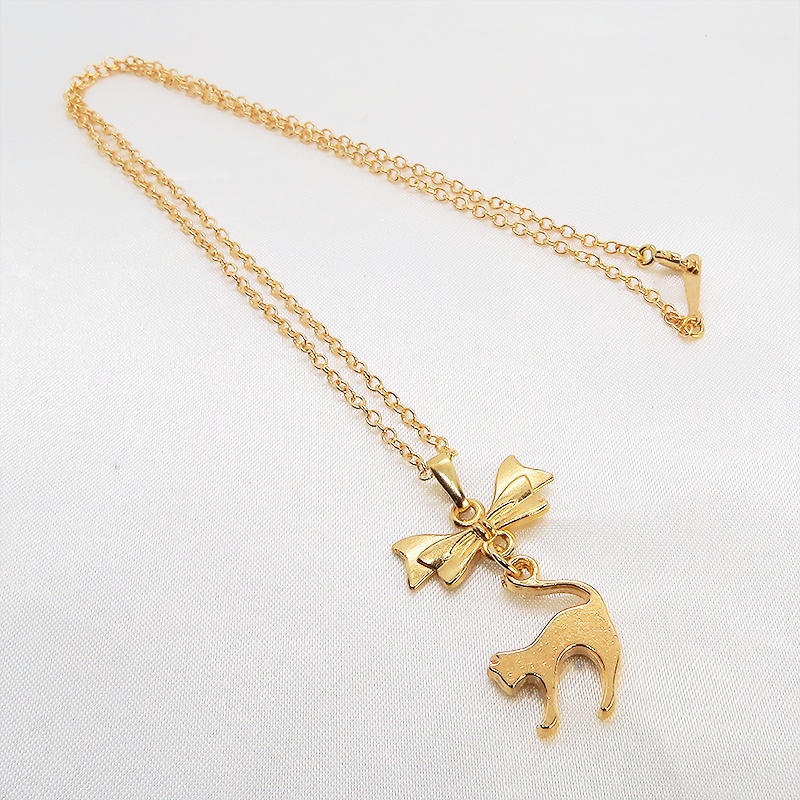 マットゴールド 跳ね猫とリボンのモチーフを組合せたコンパクトで大人可愛いネックレス 長さ変更可 アジャスター可