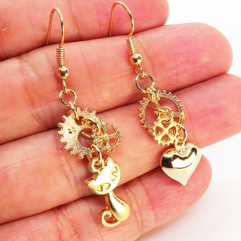 ゴールドカラー 猫とハートと歯車のアシンメトリーピアス アンティーク スチームパンク サージカル可