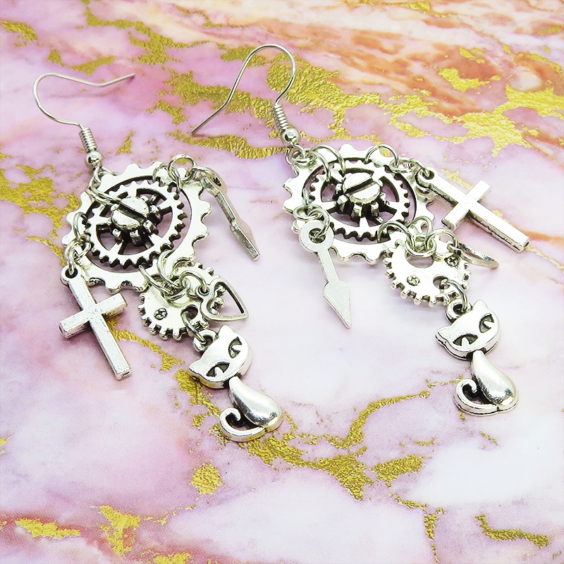 アンティークシルバー スチームパンク風 猫と歯車・ギアを組合せたピアス 時計の針 ロザリオ サージカル可