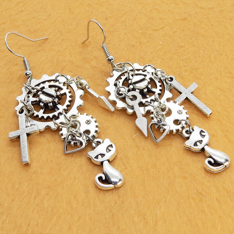 アンティークシルバー スチームパンク風 猫と歯車・ギアを組合せたピアス 時計の針 ロザリオ サージカル可