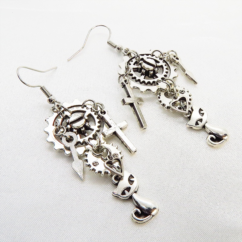 アンティークシルバー スチームパンク風 猫と歯車・ギアを組合せたピアス 時計の針 ロザリオ サージカル可