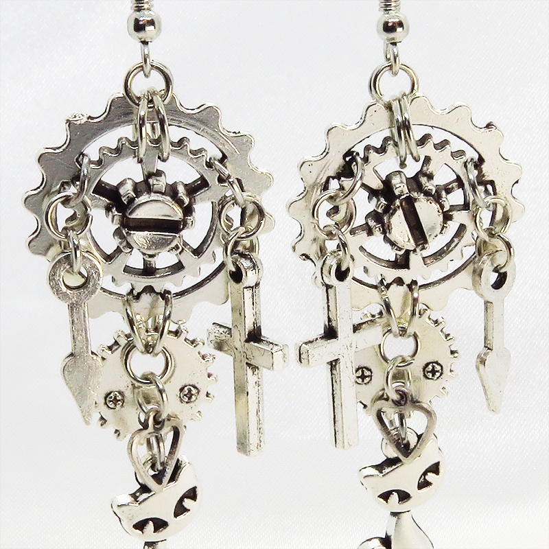 アンティークシルバー スチームパンク風 猫と歯車・ギアを組合せたピアス 時計の針 ロザリオ サージカル可