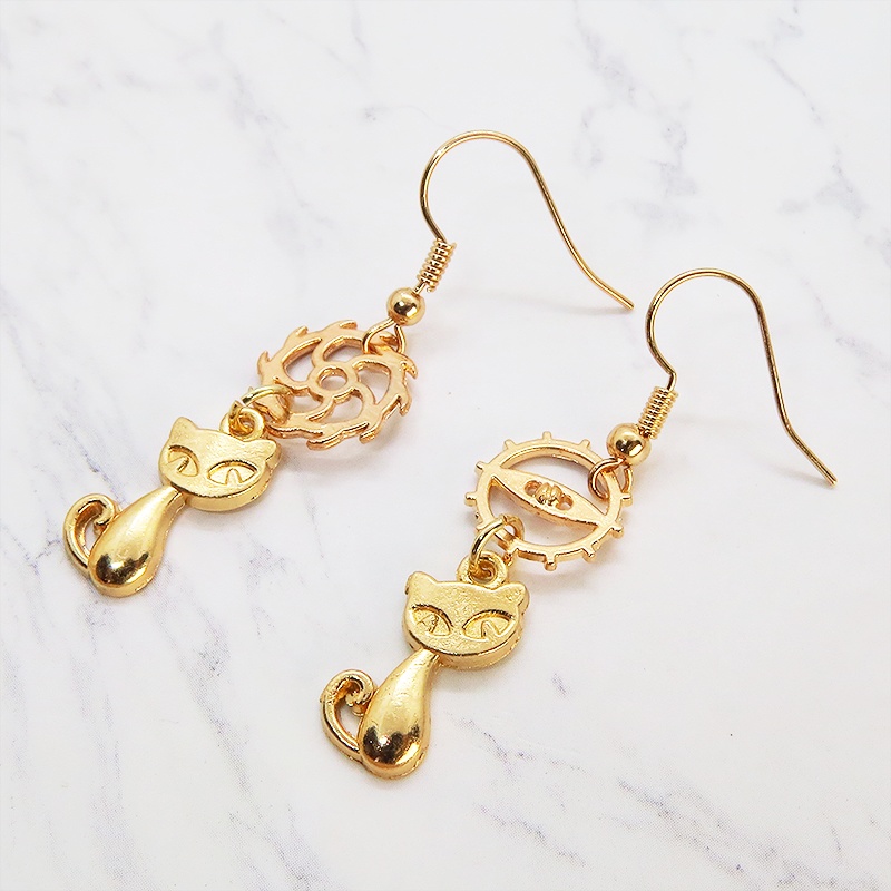 マットゴールド スチームパンク風 猫と歯車・ギアを組み合わせたコンパクトなピアス サージカル可