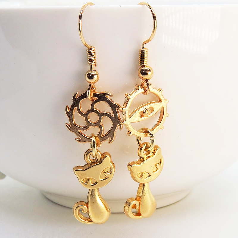 マットゴールド スチームパンク風 猫と歯車・ギアを組み合わせたコンパクトなピアス サージカル可