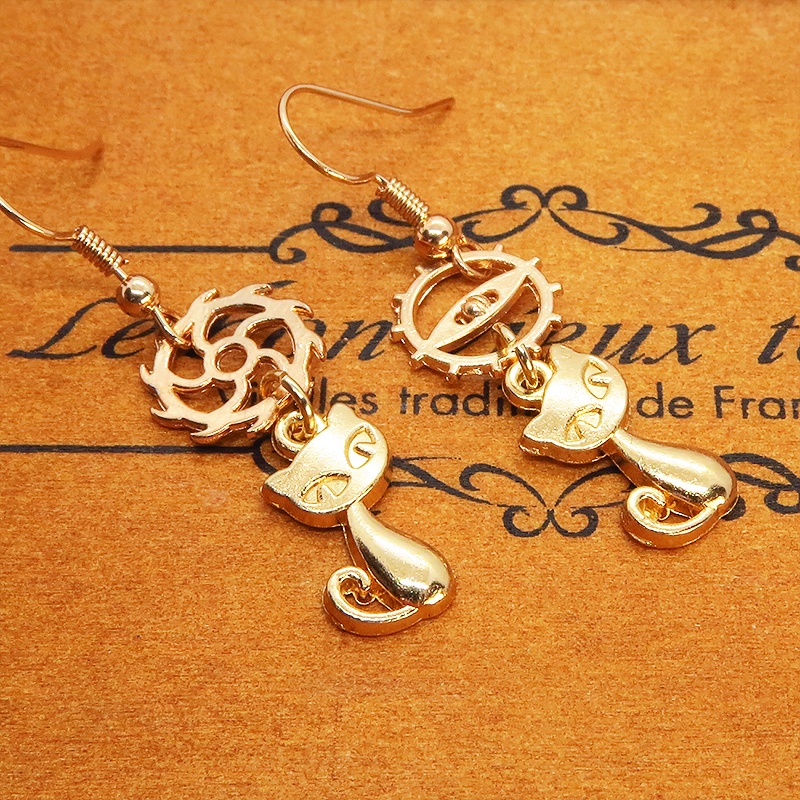 マットゴールド スチームパンク風 猫と歯車・ギアを組み合わせたコンパクトなピアス サージカル可