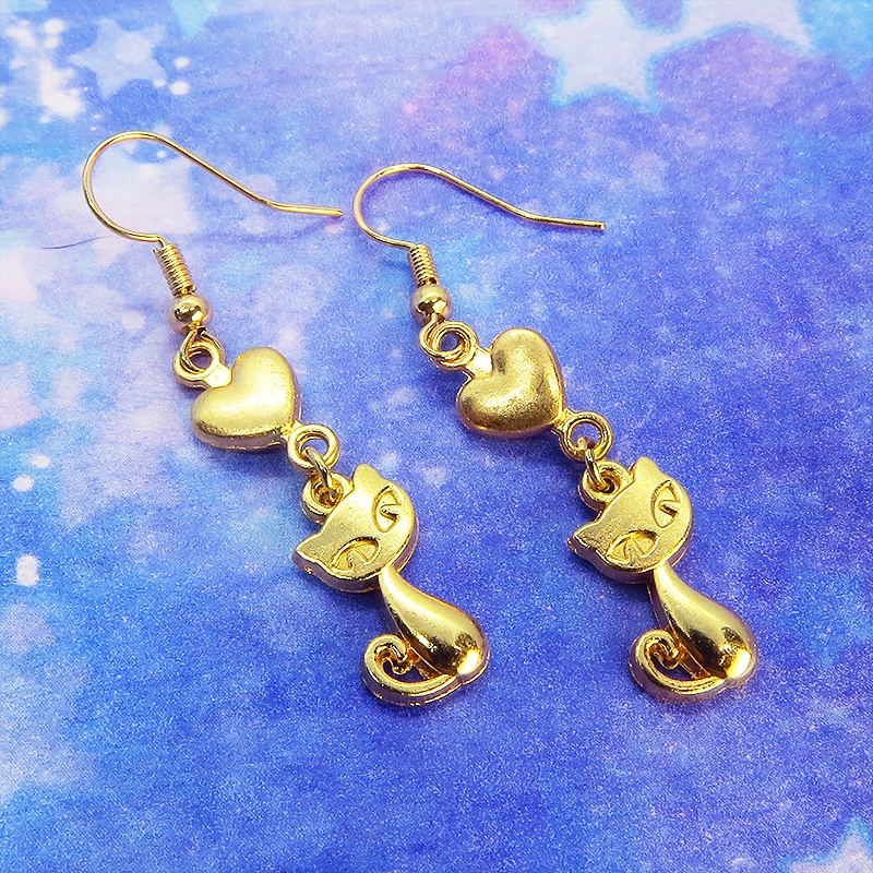 マットゴールド 猫とハートの組み合わせたコンパクトな大人可愛いピアス サージカル可