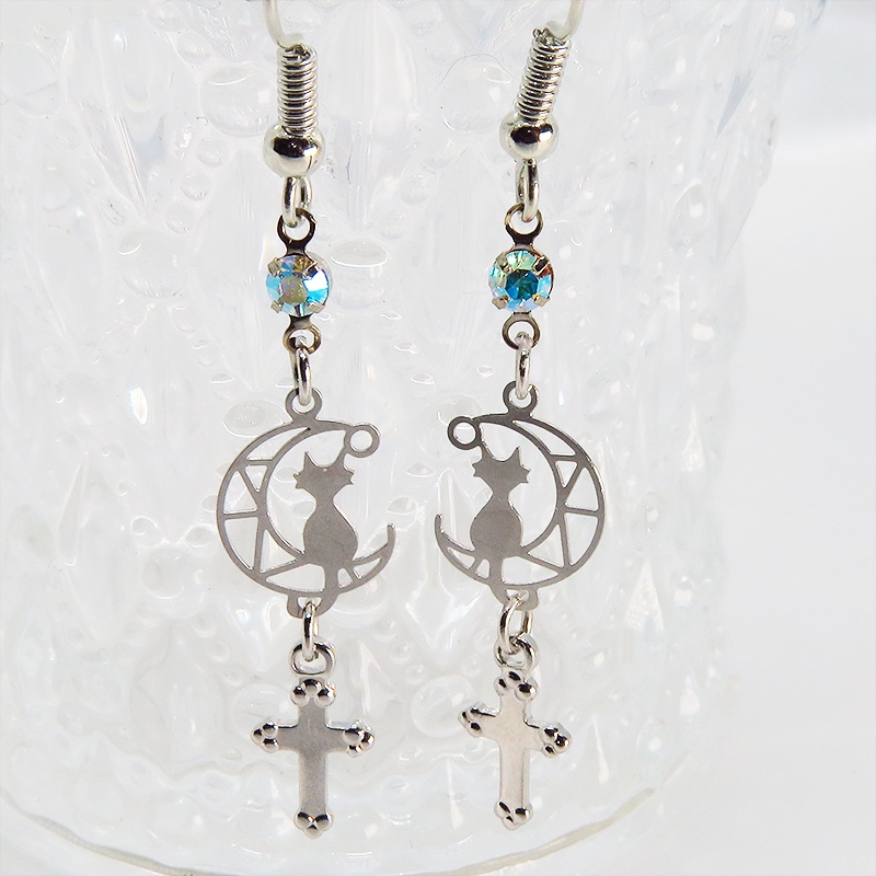 猫が座る透かし三日月とロザリオを組み合わせたピアス スワロフスキー