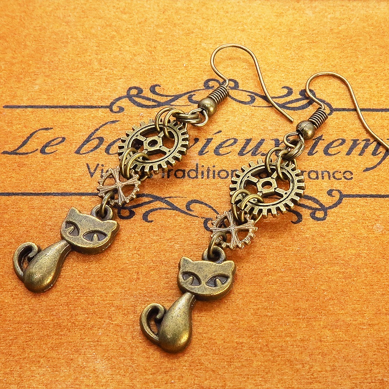 アンティークゴールド スチームパンク風の猫と歯車・ギアを組合せた大人可愛いピアス