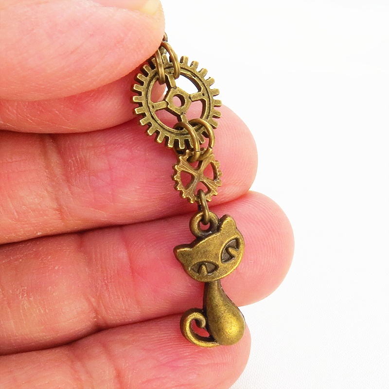 アンティークゴールド スチームパンク風の猫と歯車・ギアを組合せた大人可愛いピアス