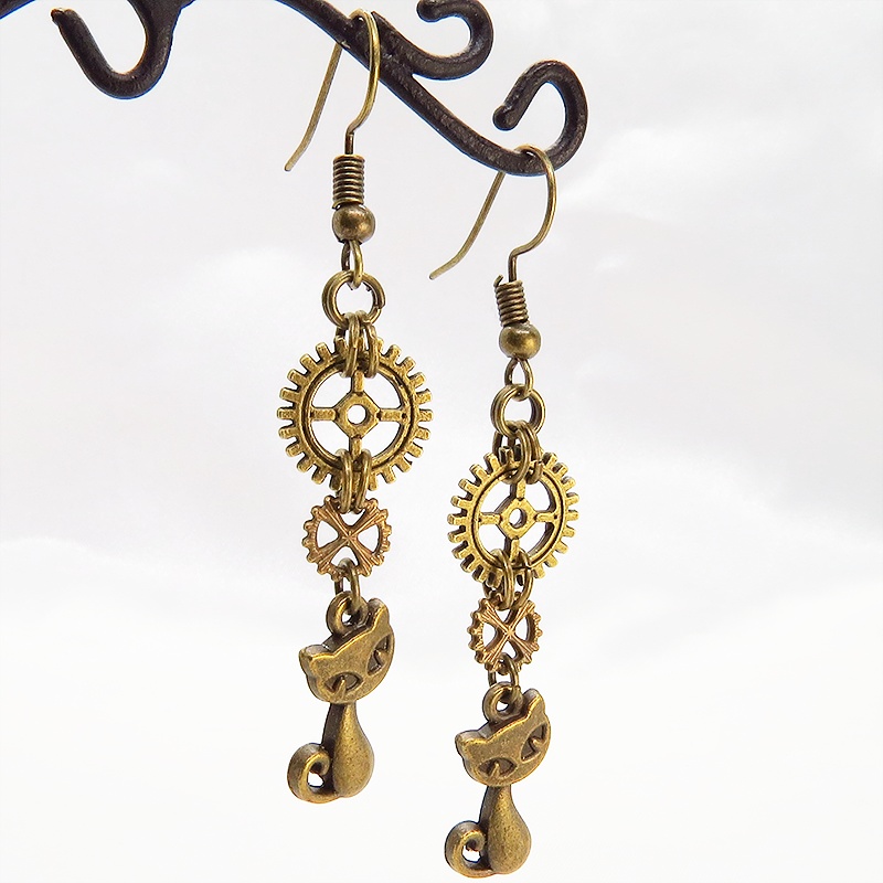 アンティークゴールド スチームパンク風の猫と歯車・ギアを組合せた大人可愛いピアス