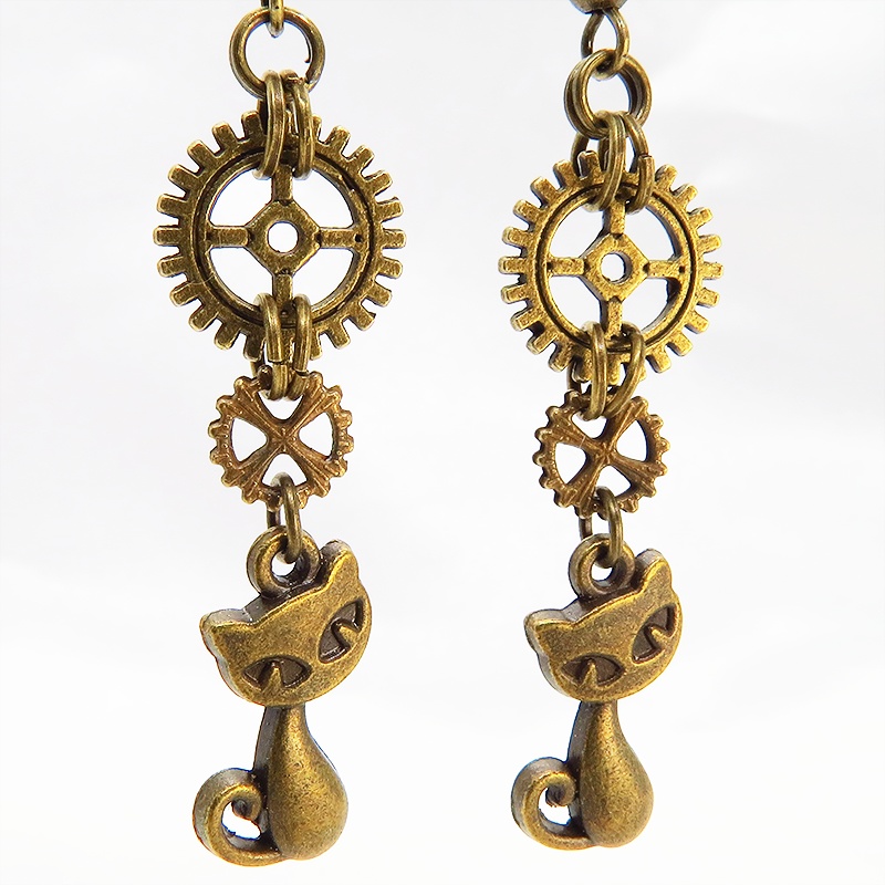 アンティークゴールド スチームパンク風の猫と歯車・ギアを組合せた大人可愛いピアス