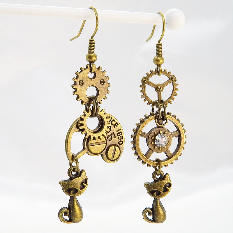 アンティーク調の猫と歯車のアシンメトリーピアス スワロフスキー スチームパンク イヤリング