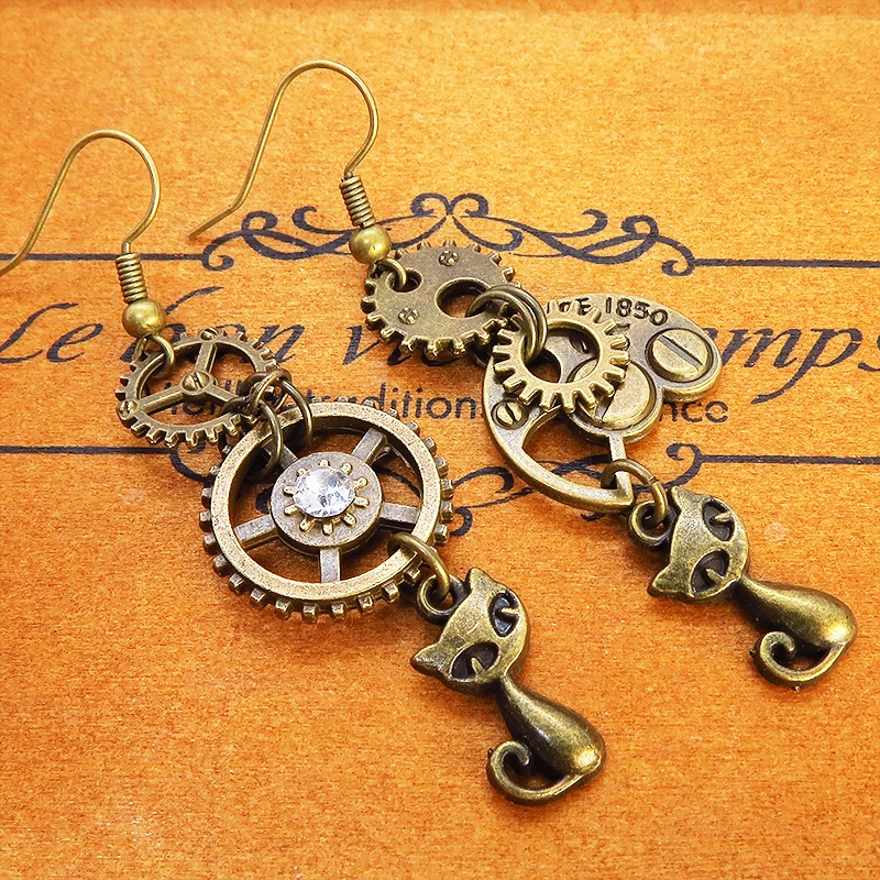 アンティーク調の猫と歯車のアシンメトリーピアス スワロフスキー スチームパンク イヤリング