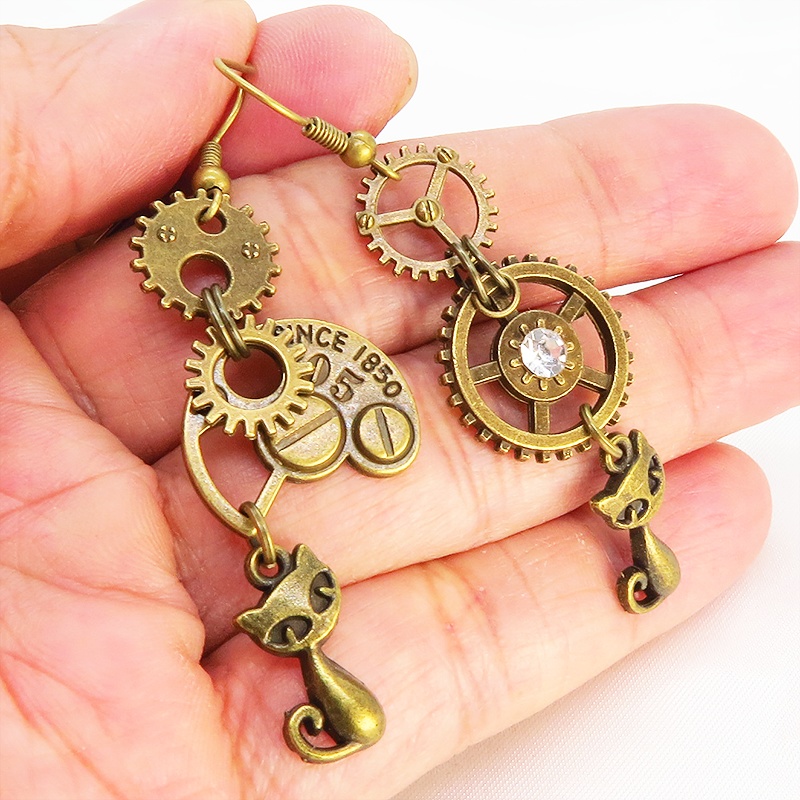 アンティーク調の猫と歯車のアシンメトリーピアス スワロフスキー スチームパンク イヤリング