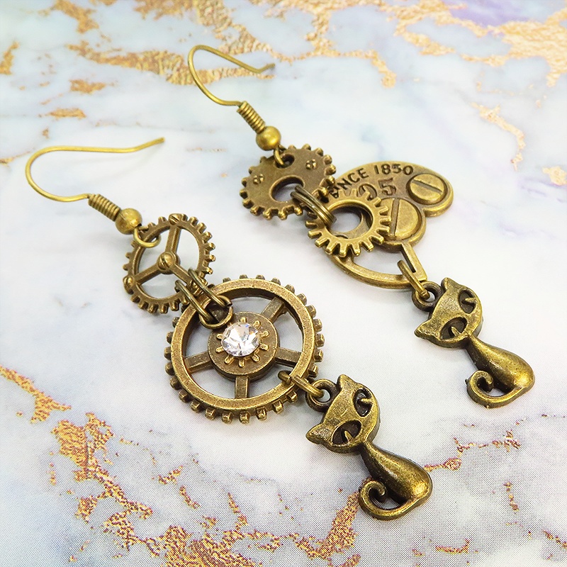 アンティーク調の猫と歯車のアシンメトリーピアス スワロフスキー スチームパンク イヤリング