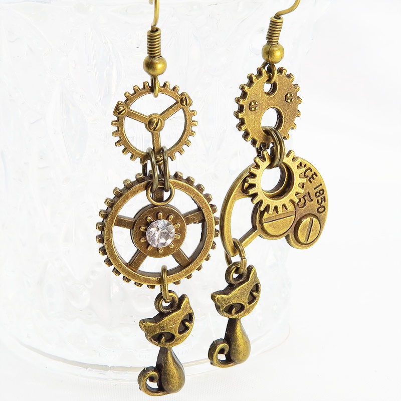 アンティーク調の猫と歯車のアシンメトリーピアス スワロフスキー スチームパンク イヤリング