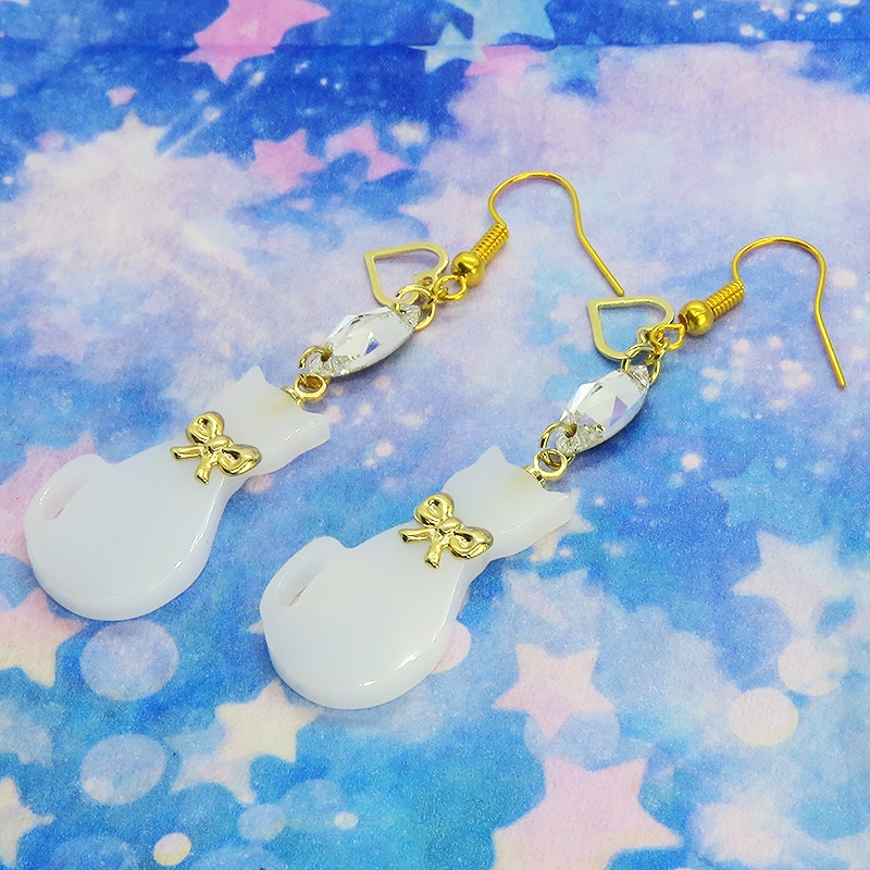 白猫シルエットモチーフとスワロフスキー・クリスタルの大人可愛いピアス オープンハート ゴールド サージカル可