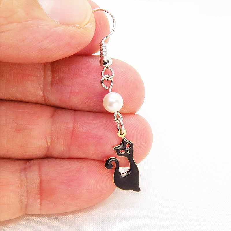 黒猫とハート型スワロフスキー(アクアマリン)のアシンメトリーピアス スワロフスキーパール サージカル可