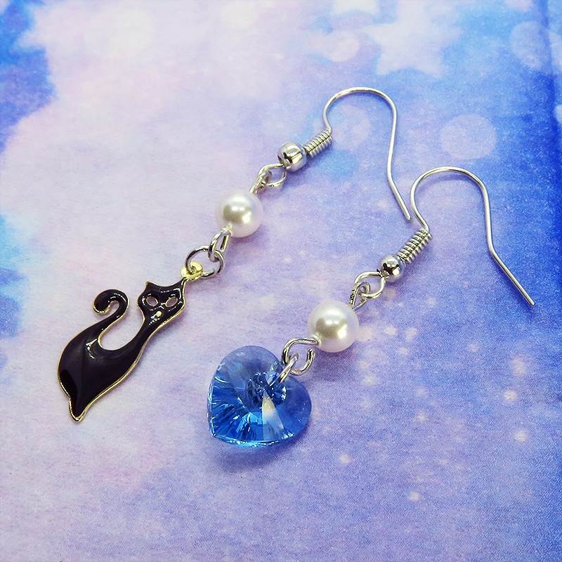 黒猫とハート型スワロフスキー(アクアマリン)のアシンメトリーピアス スワロフスキーパール サージカル可