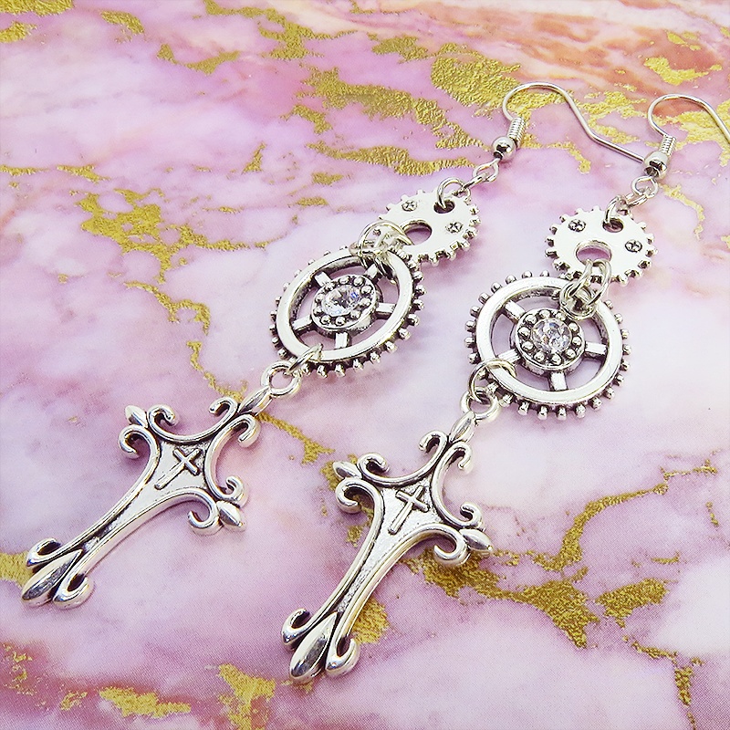 アンティークシルバー デザインロザリオと歯車を組合せたロングピアス スワロフスキー スチームパンク風 サージカル可