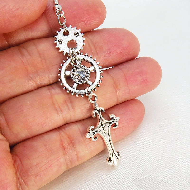 アンティークシルバー デザインロザリオと歯車を組合せたロングピアス スワロフスキー スチームパンク風 サージカル可