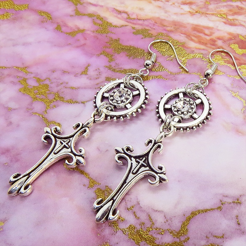 アンティークシルバー スチームパンク風デザインロザリオと歯車を組合せたピアス スワロフスキー サージカル可