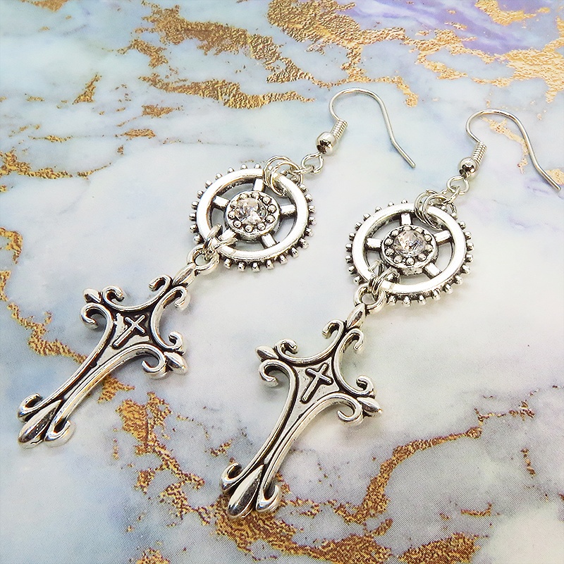 アンティークシルバー スチームパンク風デザインロザリオと歯車を組合せたピアス スワロフスキー サージカル可