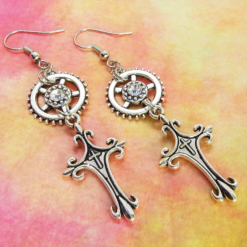 アンティークシルバー スチームパンク風デザインロザリオと歯車を組合せたピアス スワロフスキー サージカル可