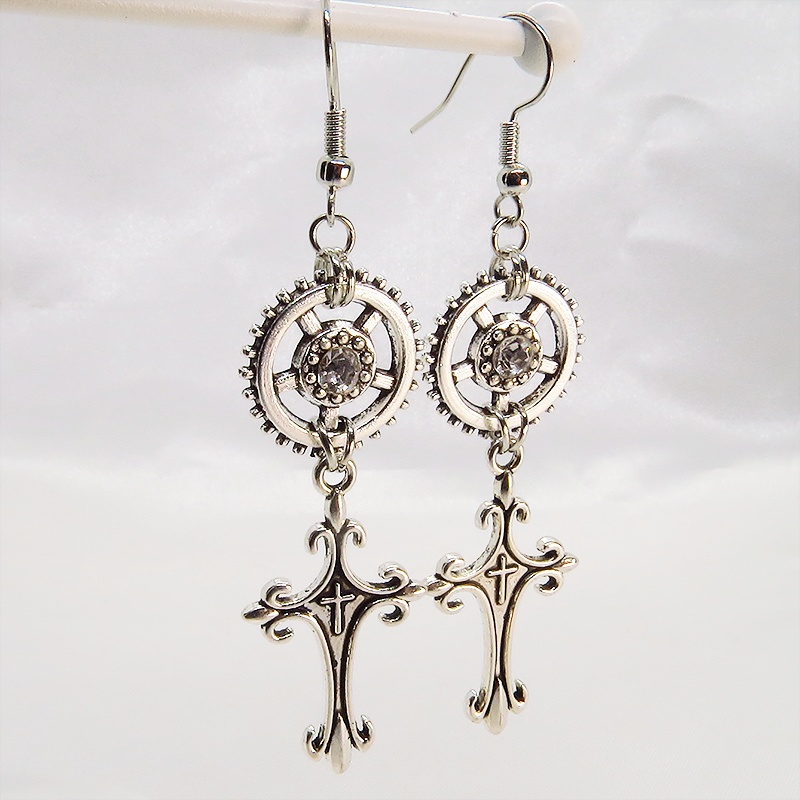 アンティークシルバー スチームパンク風デザインロザリオと歯車を組合せたピアス スワロフスキー サージカル可
