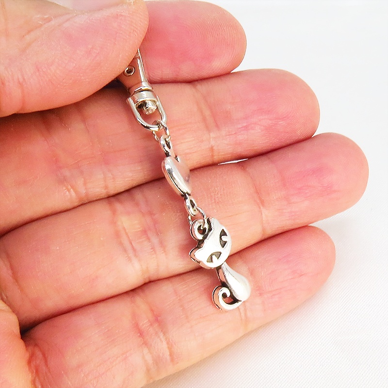 アンティークシルバー 猫とハートの可愛いファスナーチャーム キーホルダー バッグチャーム 金具変更可