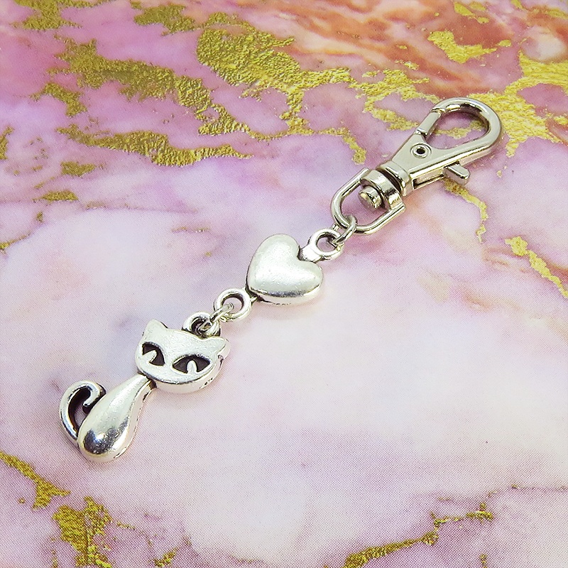 アンティークシルバー 猫とハートの可愛いファスナーチャーム キーホルダー バッグチャーム 金具変更可