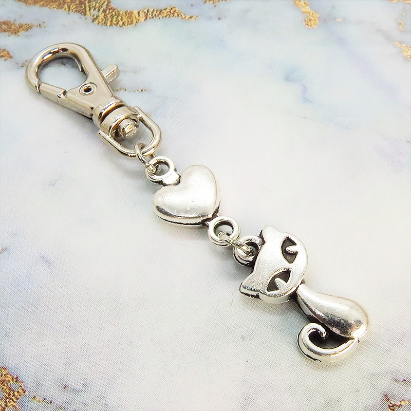 アンティークシルバー 猫とハートの可愛いファスナーチャーム キーホルダー バッグチャーム 金具変更可