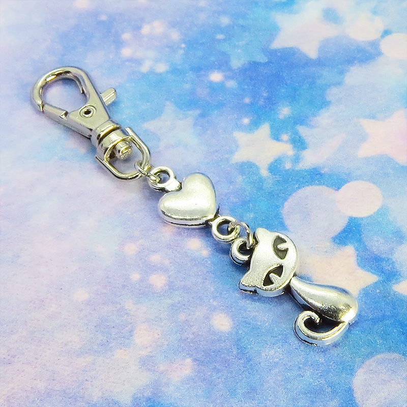 アンティークシルバー 猫とハートの可愛いファスナーチャーム キーホルダー バッグチャーム 金具変更可