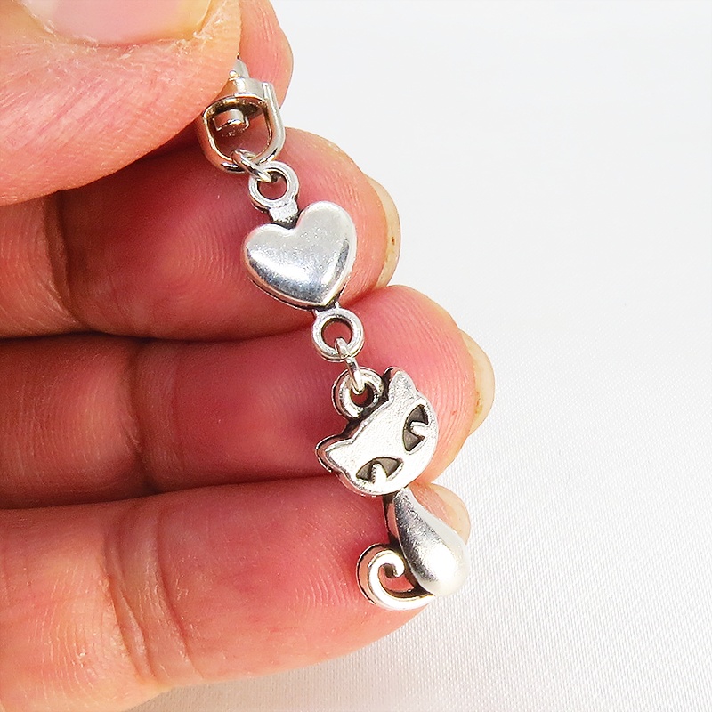 アンティークシルバー 猫とハートの可愛いファスナーチャーム キーホルダー バッグチャーム 金具変更可