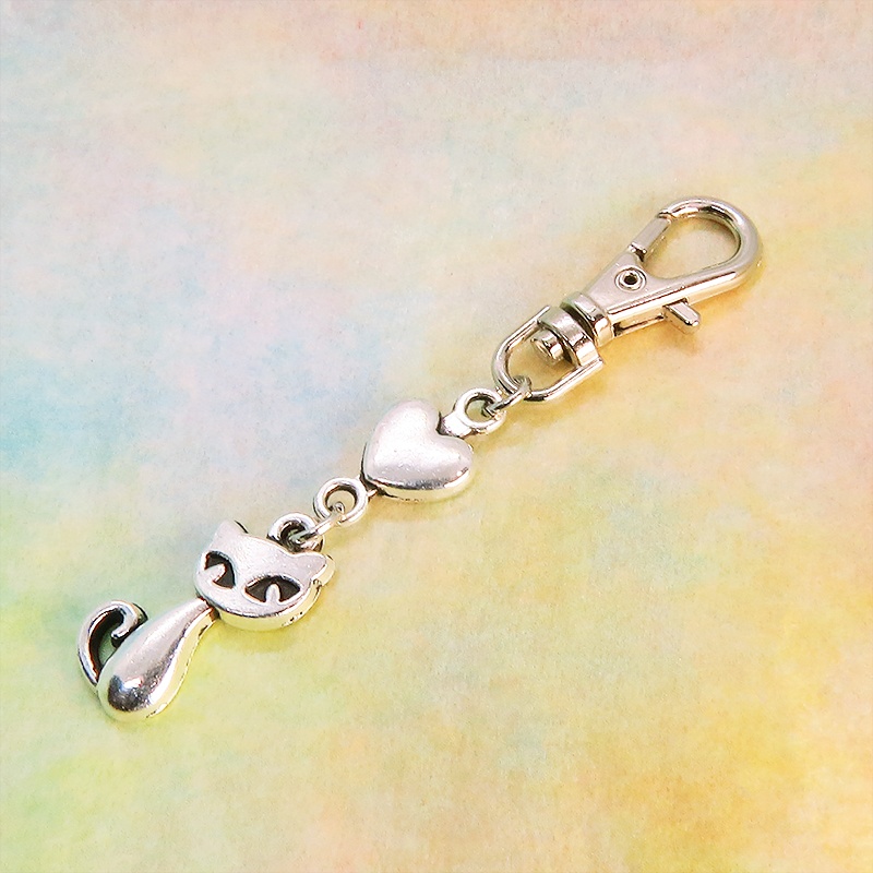 アンティークシルバー 猫とハートの可愛いファスナーチャーム キーホルダー バッグチャーム 金具変更可