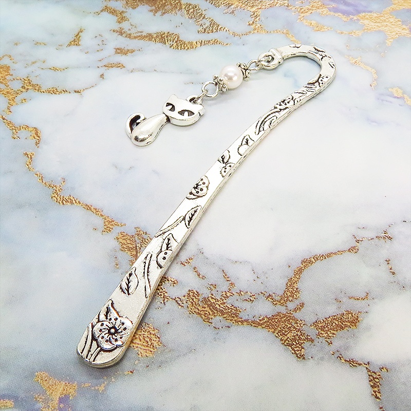 アンティークシルバーの猫モチーフとパールの可愛いブックマーカー 栞 しおり スワロフスキーパール 花柄模様