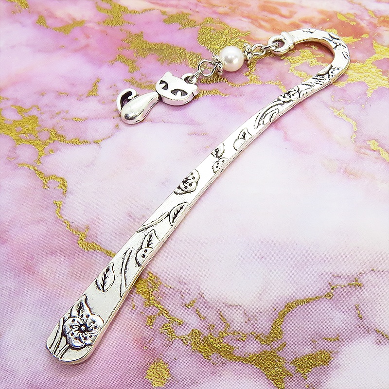 アンティークシルバーの猫モチーフとパールの可愛いブックマーカー 栞 しおり スワロフスキーパール 花柄模様