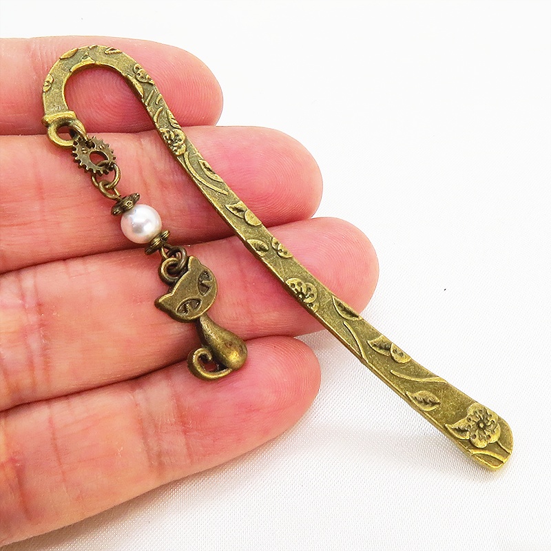 アンティーク調の猫モチーフとパールの可愛いブックマーカー 栞 しおり スワロフスキーパール 花柄模様